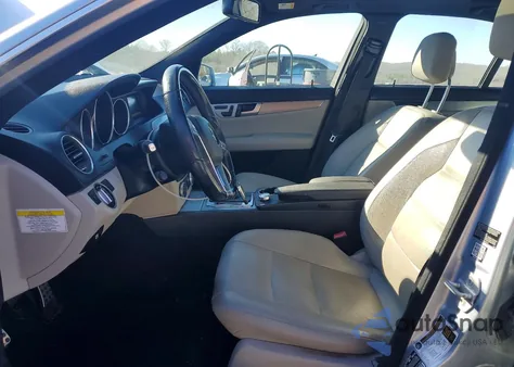 2014 Mercedes-Benz C 250 из США, поврежденный, VIN WDDGF4HB0EA958170